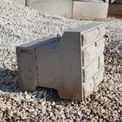 Deco. 2x2x2 Brickfaced Cap