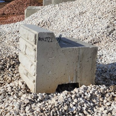 Deco. 2x2x2 Brickfaced Cap