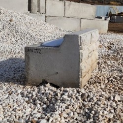 Deco. 4x2x2 Brickfaced Cap