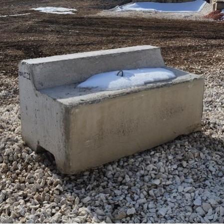 Deco. 4x2x2 Brickfaced Cap