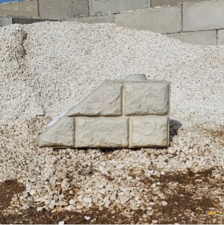 Deco. 4x2x2 (L) Wedge Stacker