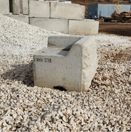 Deco. 4x2x2 (R) Wedge Cap